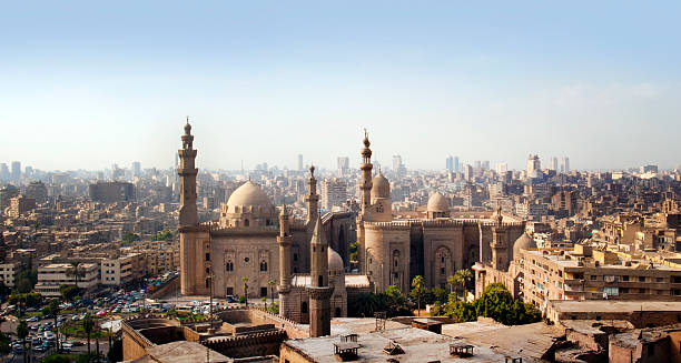 horizonte do cairo, egito - cairo mosque egypt inside of imagens e fotografias de stock