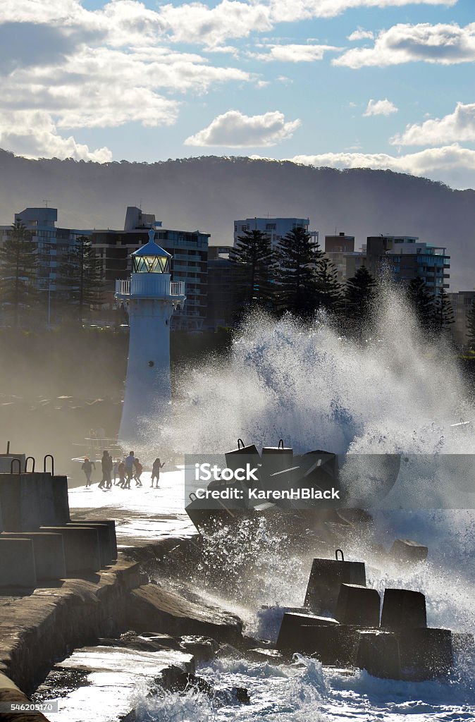 Big waves breaking over Wollongong harbor breakwal Big waves breaking over Wollongong harbor breakwall near the lighthouse, New South Wales, Australia Wollongong Stock Photo