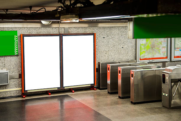 outdoors na estação de metro - subway station billboard poster billboard posting imagens e fotografias de stock