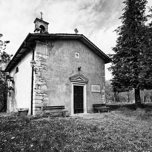 petite église dédié à st. anthony abbot. - carole lombard photos et images de collection