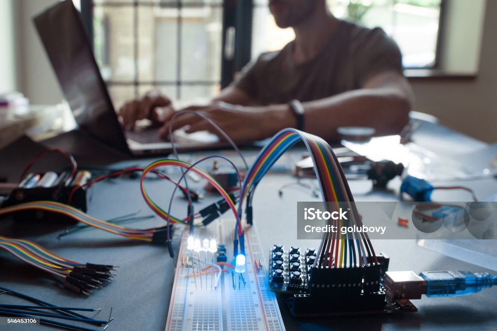 Technological education student studying on laptop Technological education, student studying on laptop Electronic experiment at university. Modern technologies at college, learner workstation Electronics Industry Stock Photo