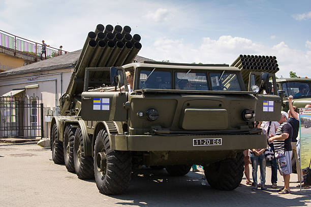 odessa, ukraine - 03 juillet 2016: exposition de véhicules militaires - katyusha photos et images de collection