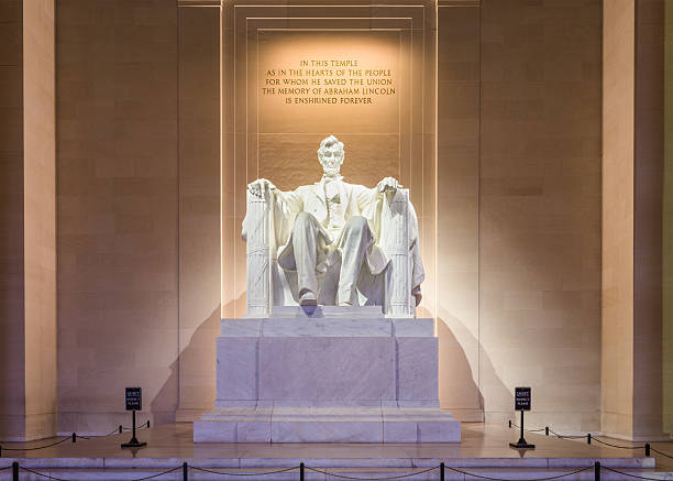 abraham lincoln memorial  - abraham lincoln washington dc statue president fotografías e imágenes de stock