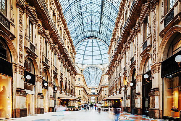 galleria vittorio emanuele ii de milan, italie - victorian style photos photos et images de collection