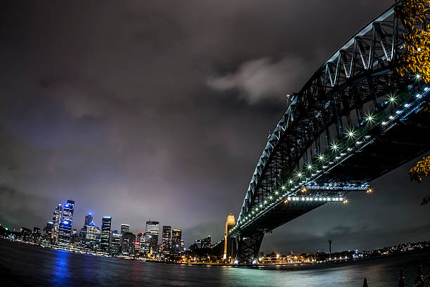 ponte sydney harbor à noite. austrália. - sydney australia sydney harbor australia night - fotografias e filmes do acervo