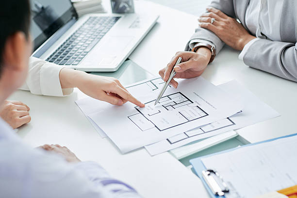 istock Talking to investores 546770038