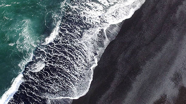 블랙힐스 처박은 비치 아이슬란드 - black sand beach scenics sand 뉴스 사진 이미지