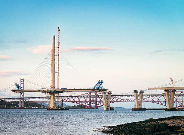 costruzione del queensferry di attraversare il fiume firth di forth - bridge incomplete construction building activity foto e immagini stock