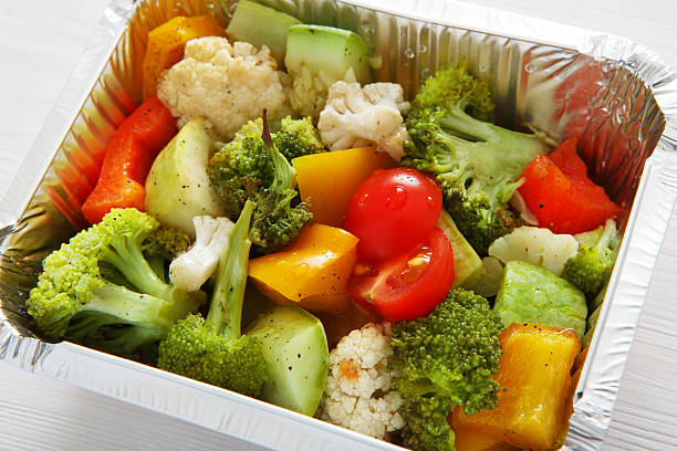 alimentos saudáveis em caixas, conceito de dieta. - sport collection cauliflower residential structure imagens e fotografias de stock