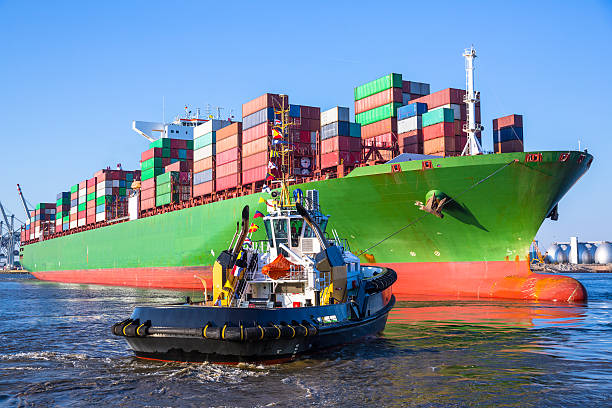 istock Containership in Hamburg 547018290