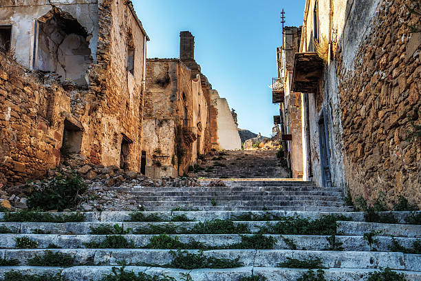 イタリアのシチリアゴーストタウン ポッジョレアーレ, ヨーロッパ - poggioreale ストックフォトと画像