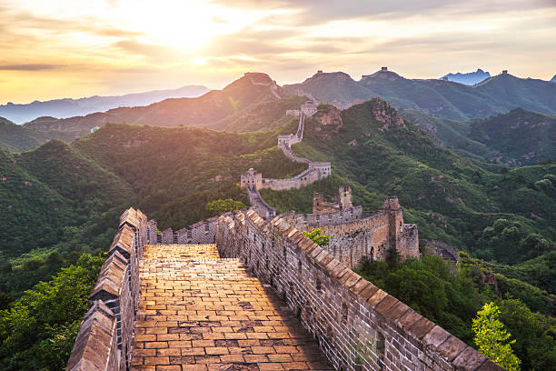 great wall of china - chinesische mauer stock-fotos und bilder