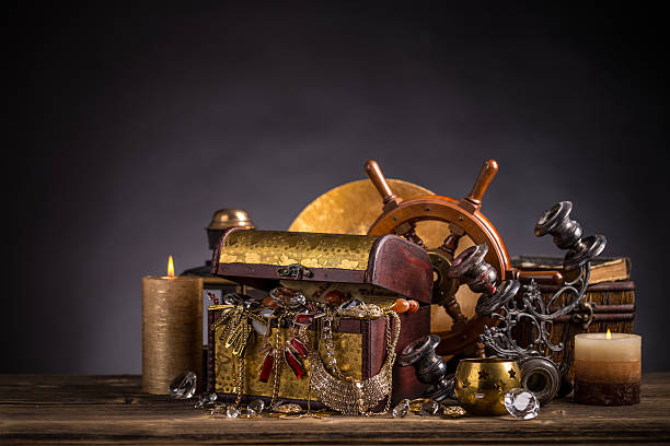 istock Chest with golden jewelry 547056014