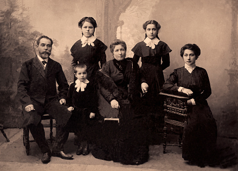 Family portrait, people of all ages, circa 1911.