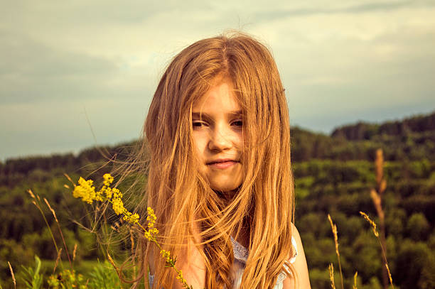 sunny chica  - blond hair overcast sun sky fotografías e imágenes de stock