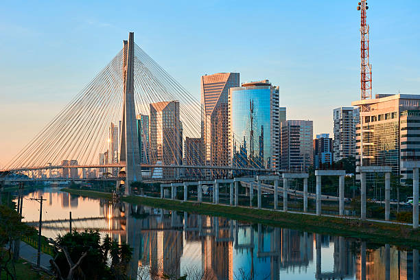 sao paulo estaiada bridge brazil - deelstaat são paulo stockfoto's en -beelden