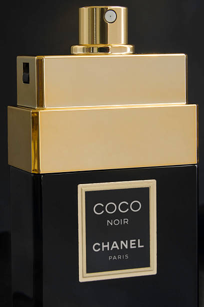 komfortabel klarhed generøsitet Coco Black Eau De Parfum Bottle Stock Photo - Download Image Now - Chanel -  Designer Label, Chanel Couture, Black Color - iStock
