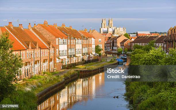 The Minster Town Houses And The Beck Beverley Yorkshire Uk Stock Photo - Download Image Now