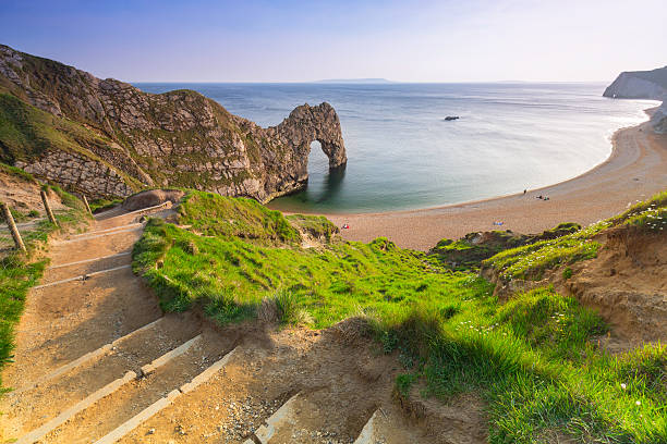 영국 도싯 쥬라기 해안의 더들 도어 - durdle door 뉴스 사진 이미지