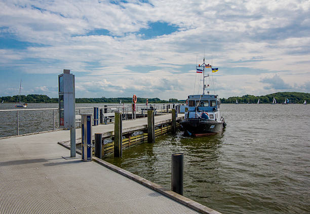 puerto en la ciudad de schleswig! - gable fotografías e imágenes de stock