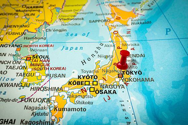 istock Red thumbtack in a map, pushpin pointing at Tokyo 547405058