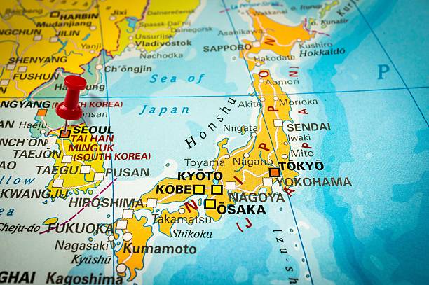 istock Red thumbtack in a map, pushpin pointing at Seoul 547405250