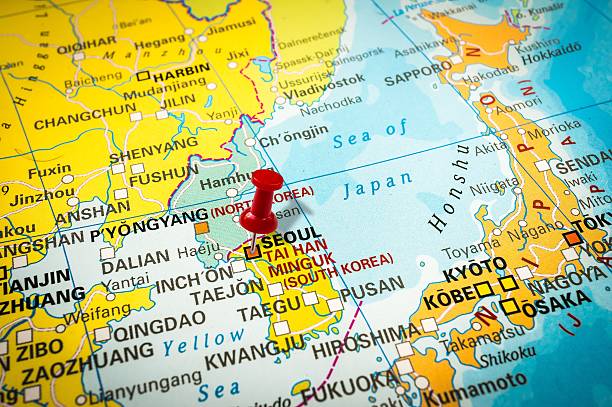 istock Red thumbtack in a map, pushpin pointing at Seoul 547405294