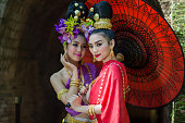 thailand-lanna-frauen-kleid-thai-frau-dressing-traditionell.jpg?b=1&s=170x170&k=20&c=iAV2qqbnQ4cN3H-lEjrtxHvefud9KOErUmLOumRiPg4=