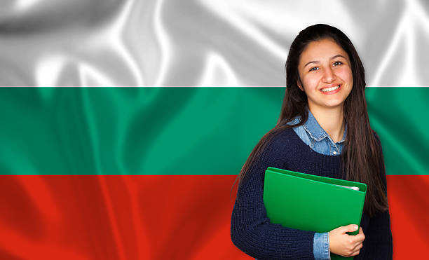 teen student lächelnd über bulgarische flagge - adolescence flag university people stock-fotos und bilder