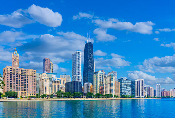 grattacieli dello skyline di chicago illinois, lago michigan (p) - chicago skyline illinois downtown district foto e immagini stock