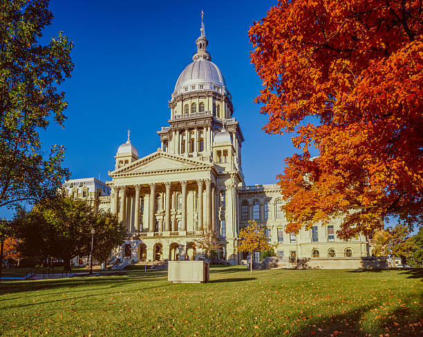 istock Springfield Illnois Capitol Building with autumn maple trees 547428794