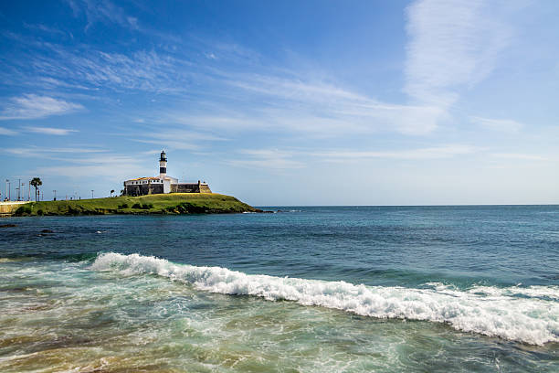 маяк барра и пляж в сальвадоре - баия, бразилия - salvador bahia state brazil architecture стоковые фото и изображения