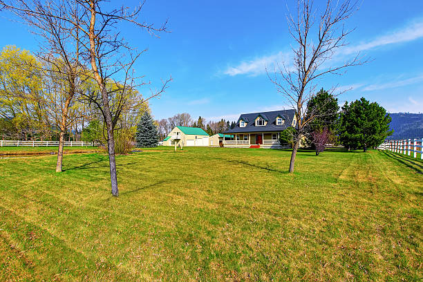 istock Old classic American house with porch 547512100