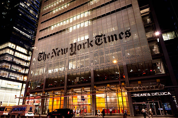 the new york times - lighting equipment office building night city photos et images de collection