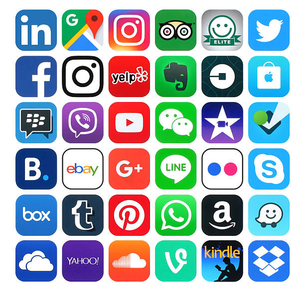 ícones populares das redes sociais impressos em papel branco - whatsapp - fotografias e filmes do acervo
