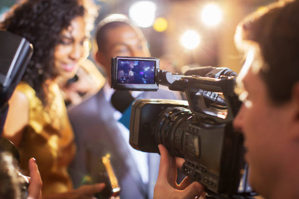 Close up of paparazzi filming celebrity couple at event  actress headshot stock pictures, royalty-free photos & images