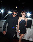 bodyguard-begleitet-prominente-bei-der-ankunft-bei-der-veranstaltung.jpg?b=1&s=170x170&k=20&c=l6p6ruMy6Tqnbac8EM7ufNN1bzJBRKcshgc3BOZZS8Y=