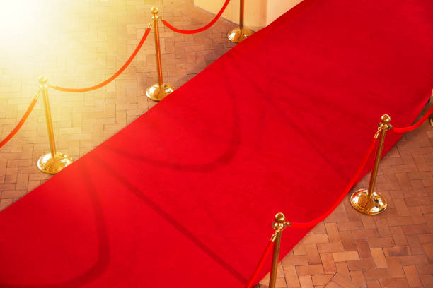 high angle view of empty red carpet - tapete vermelho imagens e fotografias de stock