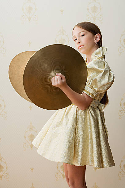 少女とシンバル - cymbal ストックフォトと画像
