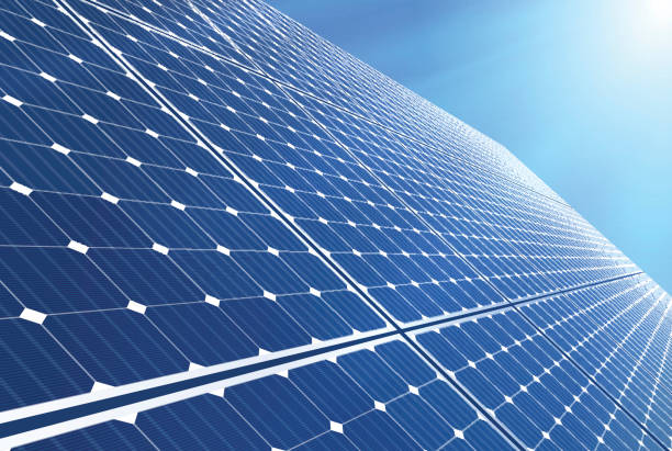 ilustraciones, imágenes clip art, dibujos animados e iconos de stock de panel solar - central eléctrica solar