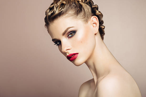 istock Beautiful girl 564586590