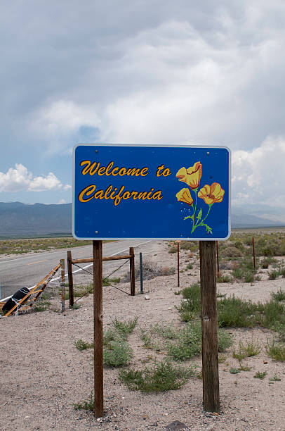 istock California state sign 564600568