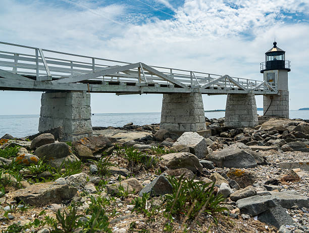 faro di marshall point nel maine - pemaquid peninsula sea maine coastline foto e immagini stock