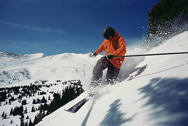 mann skifahren mountainside - telemark skiing stock-fotos und bilder