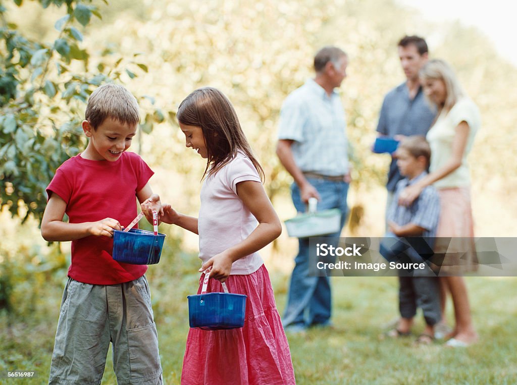 Family fruit picking - 로열티 프리 과수원 스톡 사진
