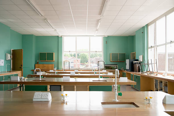 vac�ío ciencia con montaje tipo aula - school education desk nobody fotografías e imágenes de stock