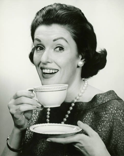 우아하다 쥠 컵 및 찻잔 받침 (b & w), (세로 - drinking tea cup drink 뉴스 사진 이미지