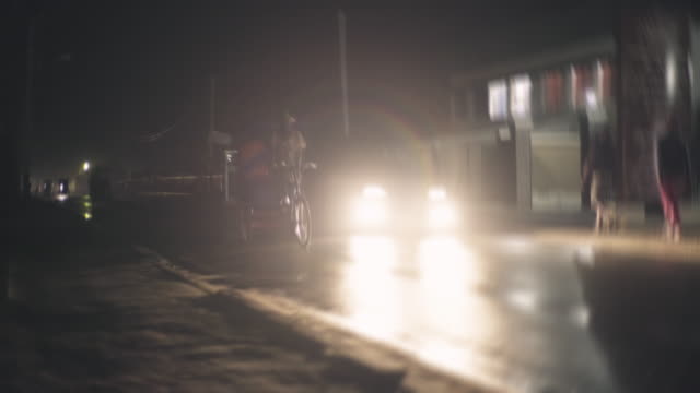 Pedicab Drivers動画