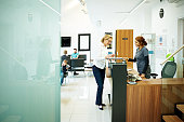 reife-patientin-in-der-zahnklinik.jpg?b=1&s=170x170&k=20&c=NPMpFNnZ_UHdDwZVCspuImli5ARZYgpxmGSzWDthtjY=