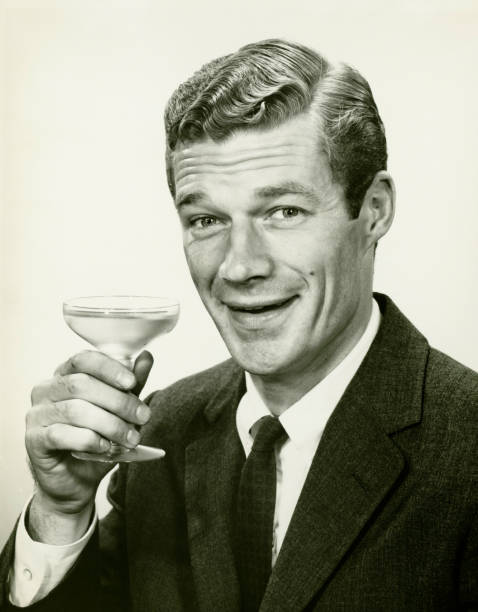 若いビジネスマンのワインをグラス、(b &w ）、ポートレート - グラス 写真 ストックフォトと画像
